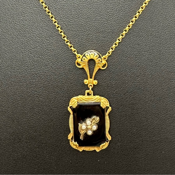 Elegant Vintage Victorian-Style Necklace with Faux Pearls - Picture 4 of 14